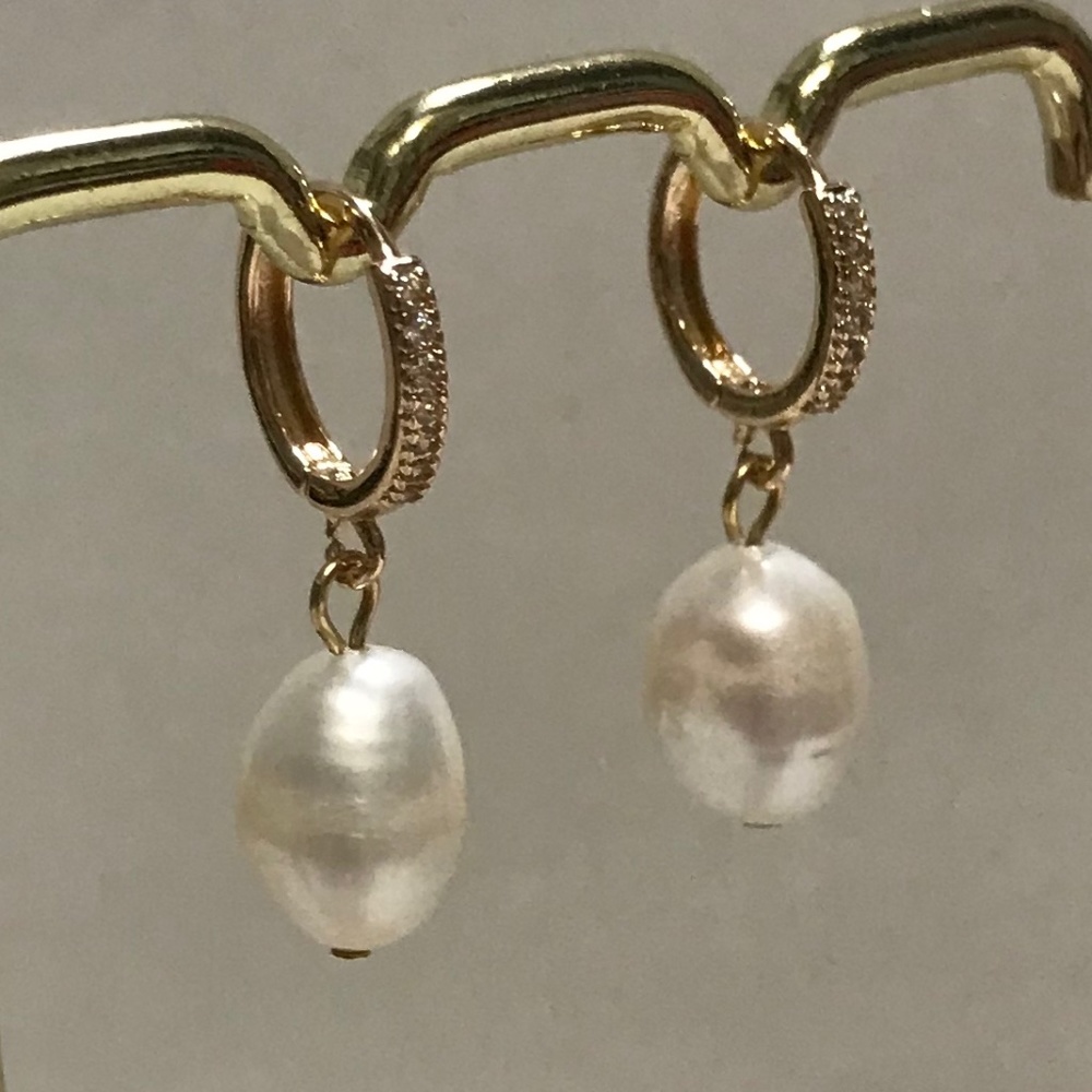Kate Middleton Handmade Replica Earrings, Gold Rhinestone Hoops & Real Pearls - Picture 8 of 13